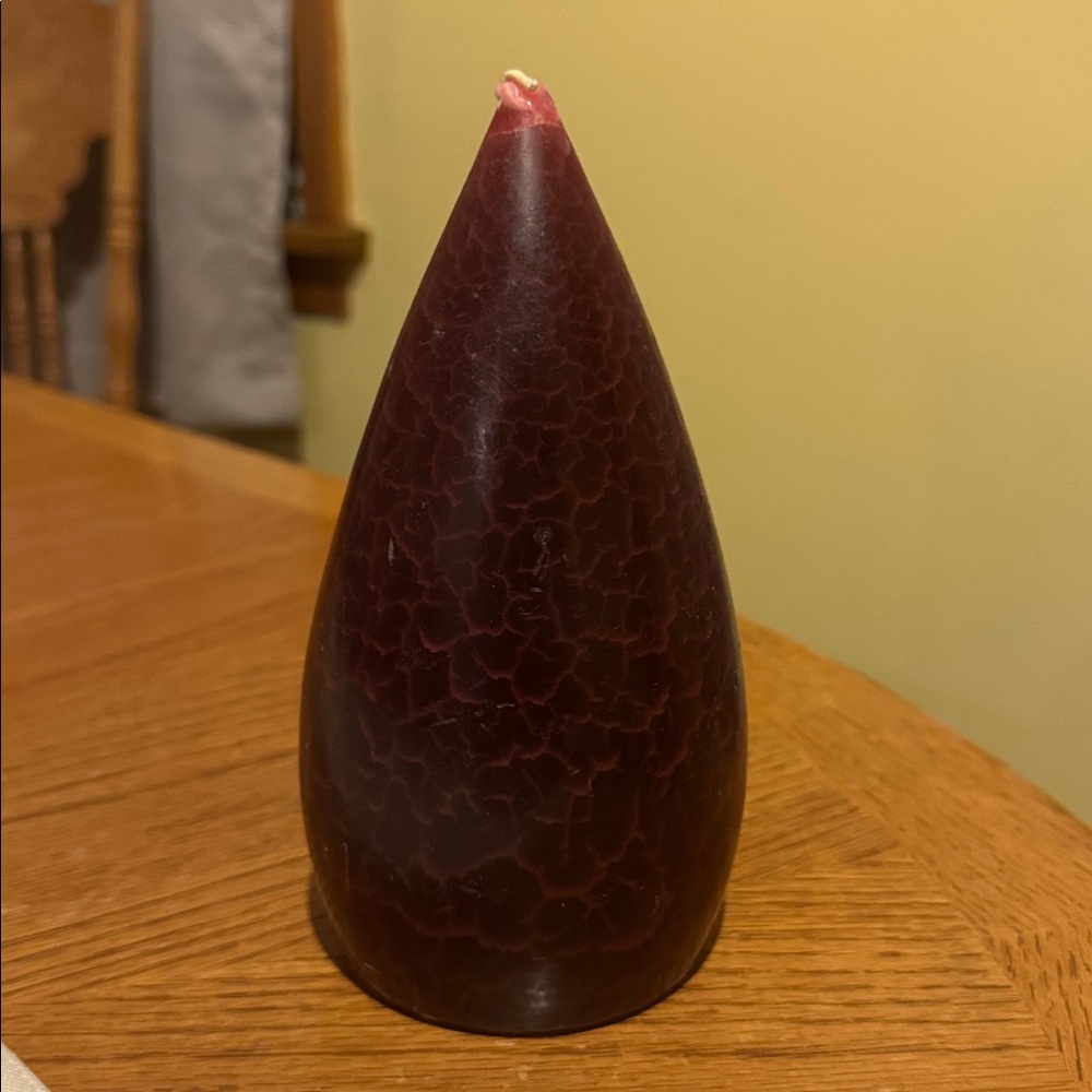 Barrick Design Candle 7.5” burgundy